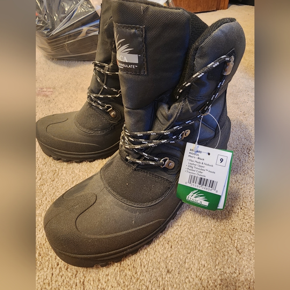 Snow boots